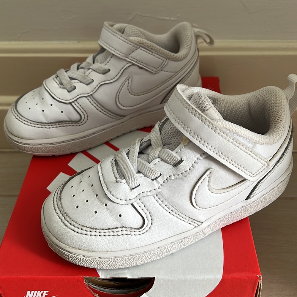 Nike white sneakers size 8 little kid